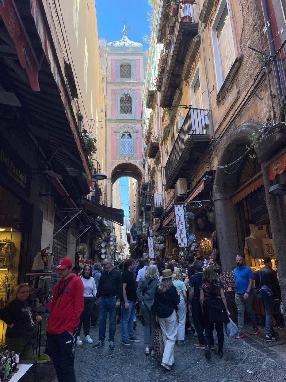 Vincenzino A Spaccanapoli Luaran gambar